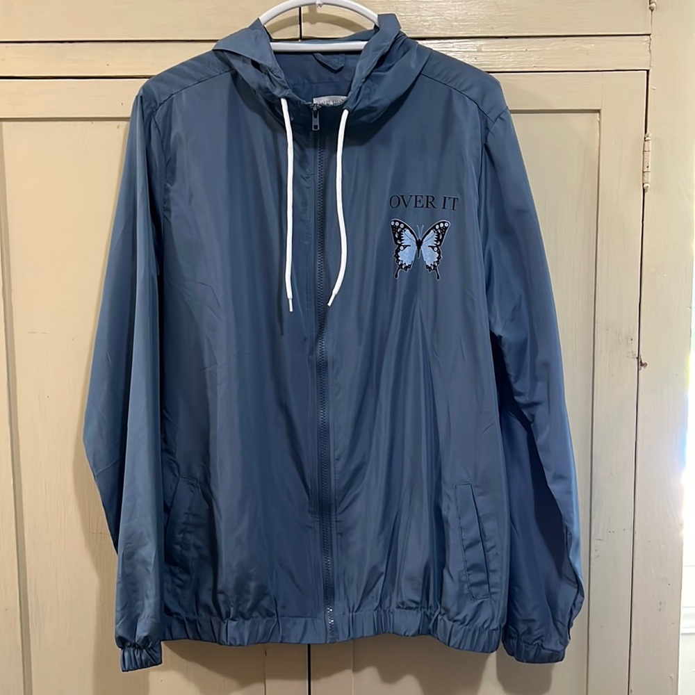 Lightweight blue sport windbreaker super cute 🥰 with butterflies 🦋